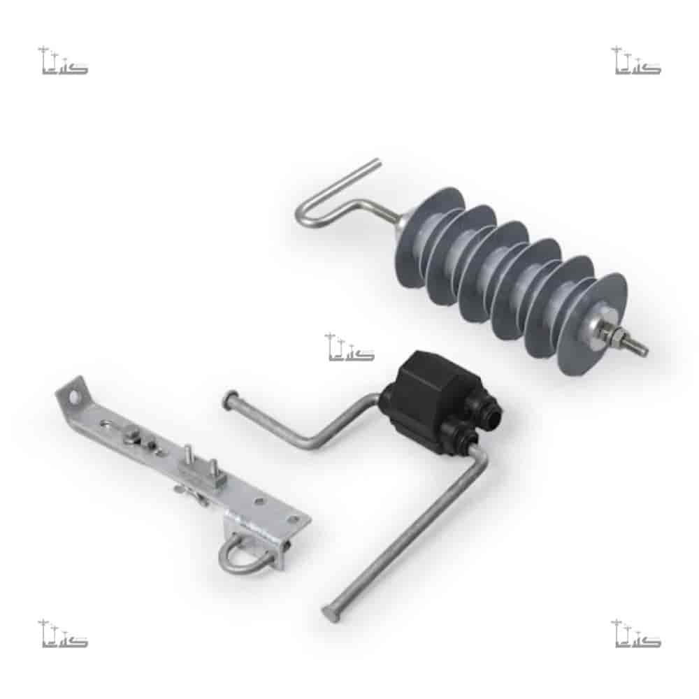 Plate insulator spark arrester