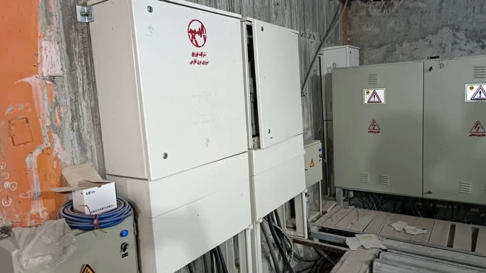 طراحی، ساخت و مونتاژ انواع تابلو برق صنعتی، روشنایی، فشار متوسط و ضعیف